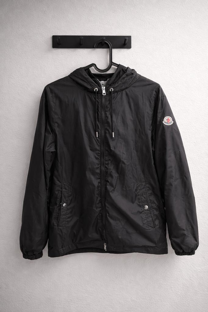 Moncler jas met cappuchon, Verzenden, Zo goed als nieuw, Maat 52/54 (L), Zwart