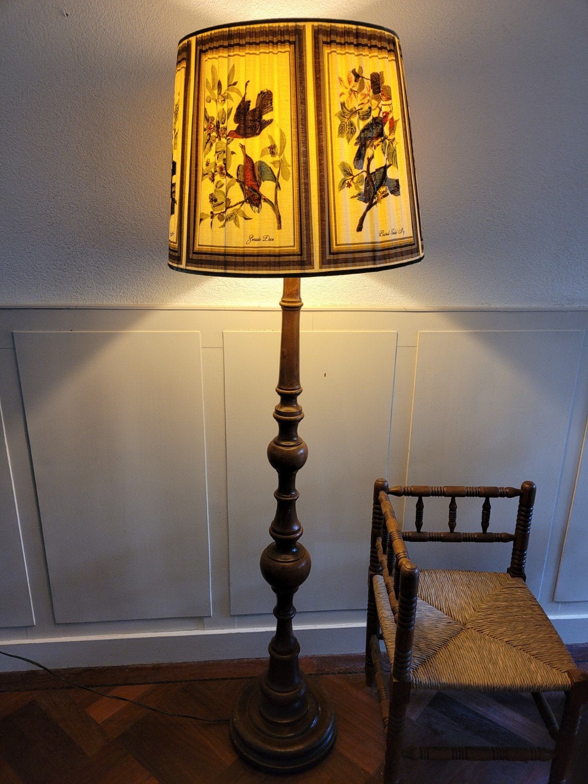 Vintage houten vloerlamp met vogelprint kap, 165 cm hoog, Ophalen