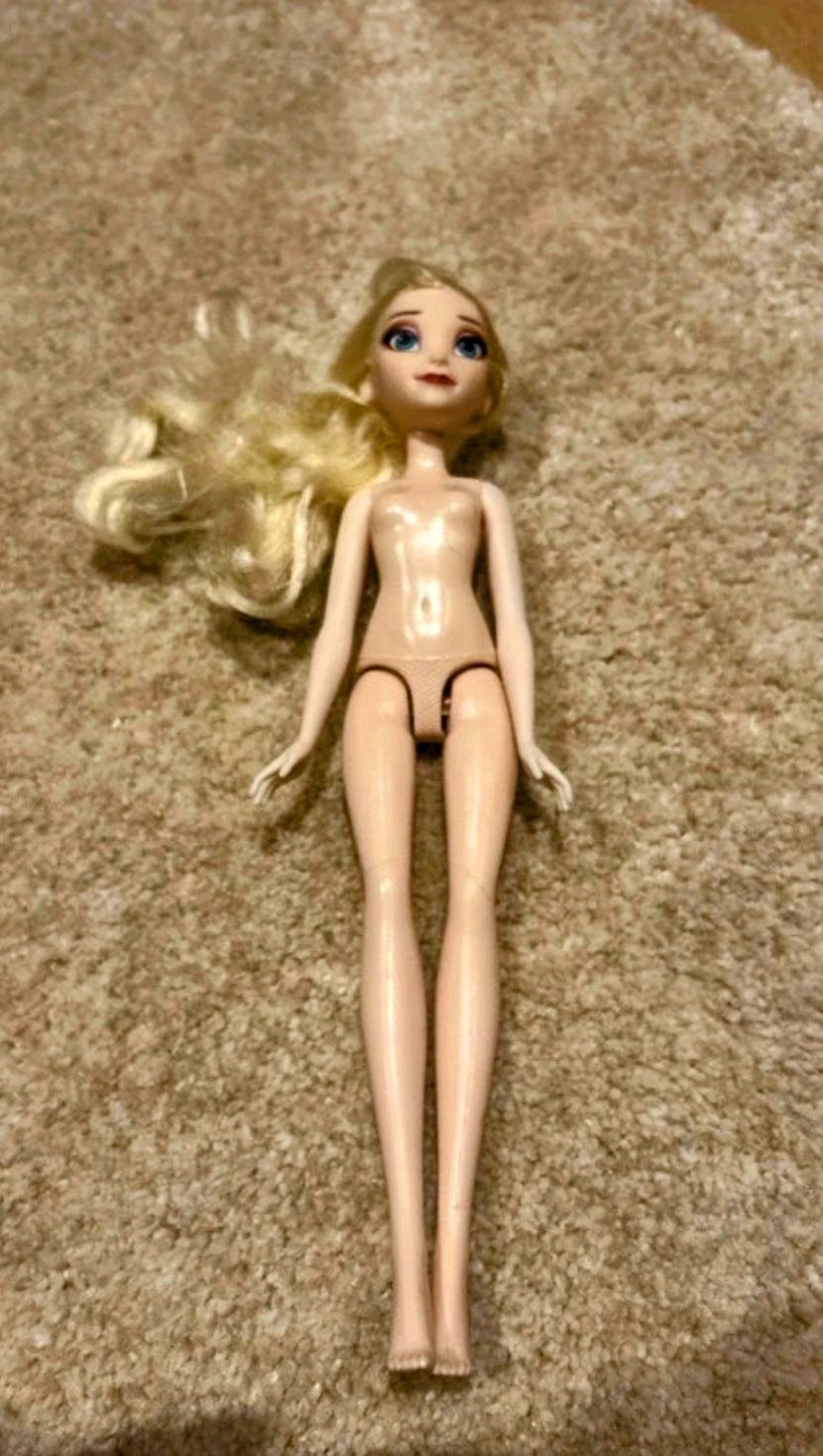 Elsa pop (Frozen) zonder kleding, Kinderen en Baby's, Ophalen of Verzenden, Zo goed als nieuw, Barbie