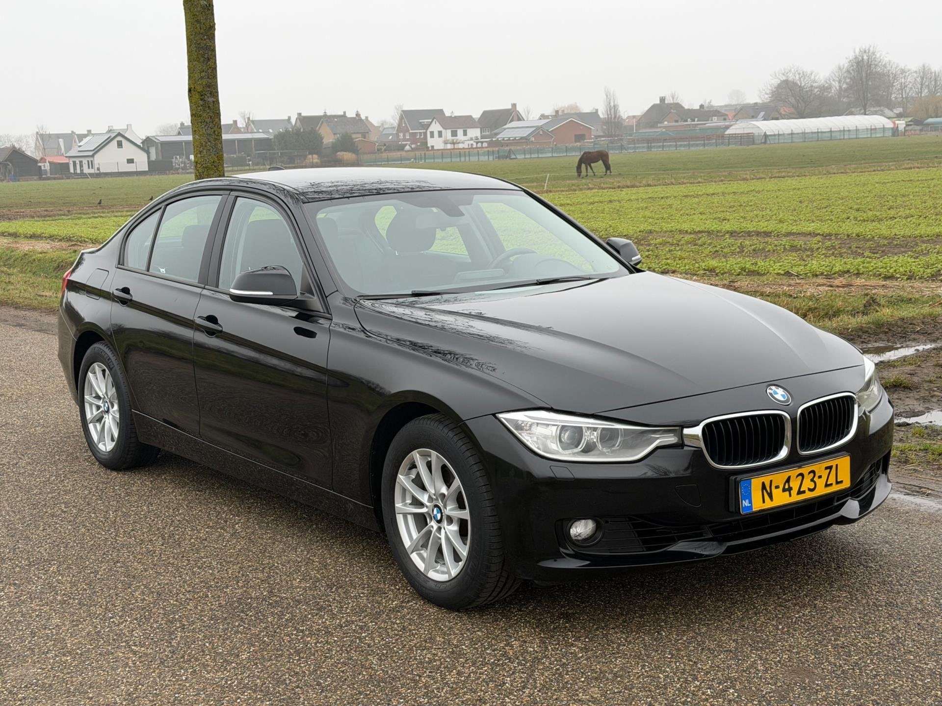 BMW 3-serie 320i xDrive Executive APK 04-2027, Auto's, BMW, Euro 5, Gebruikt, Zwart, 4 cilinders