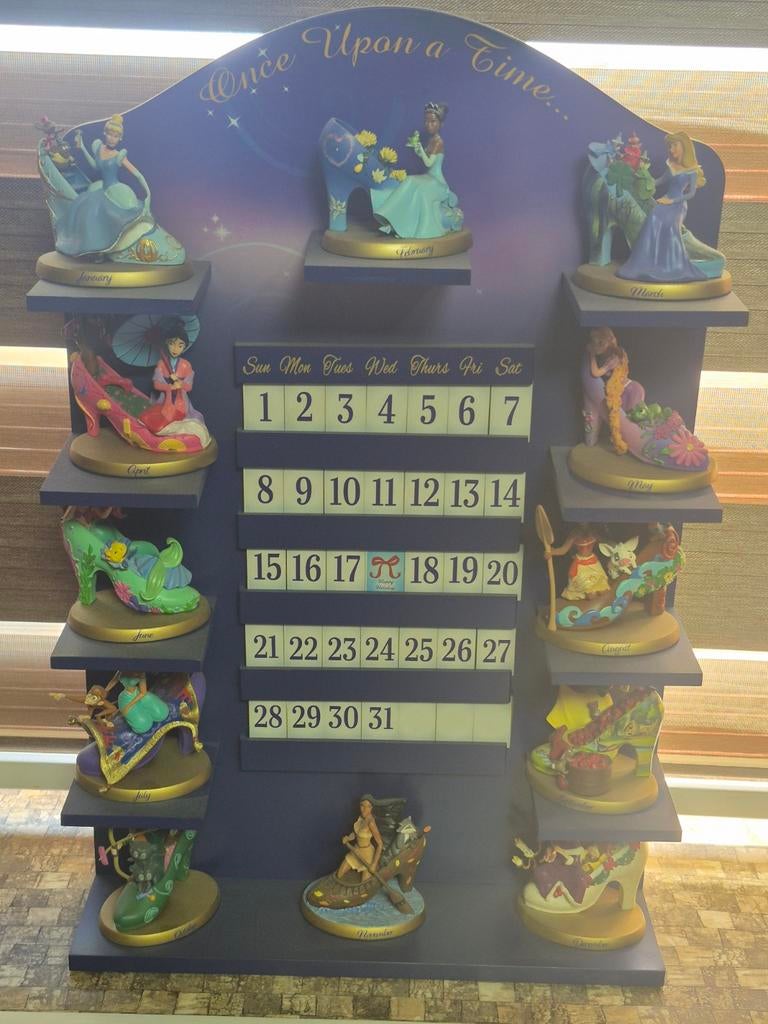 Disney Prinsessen Eeuwigdurende Kalender met Beeldjes, Ophalen of Verzenden, Overige figuren, Zo goed als nieuw, Beeldje of Figuurtje