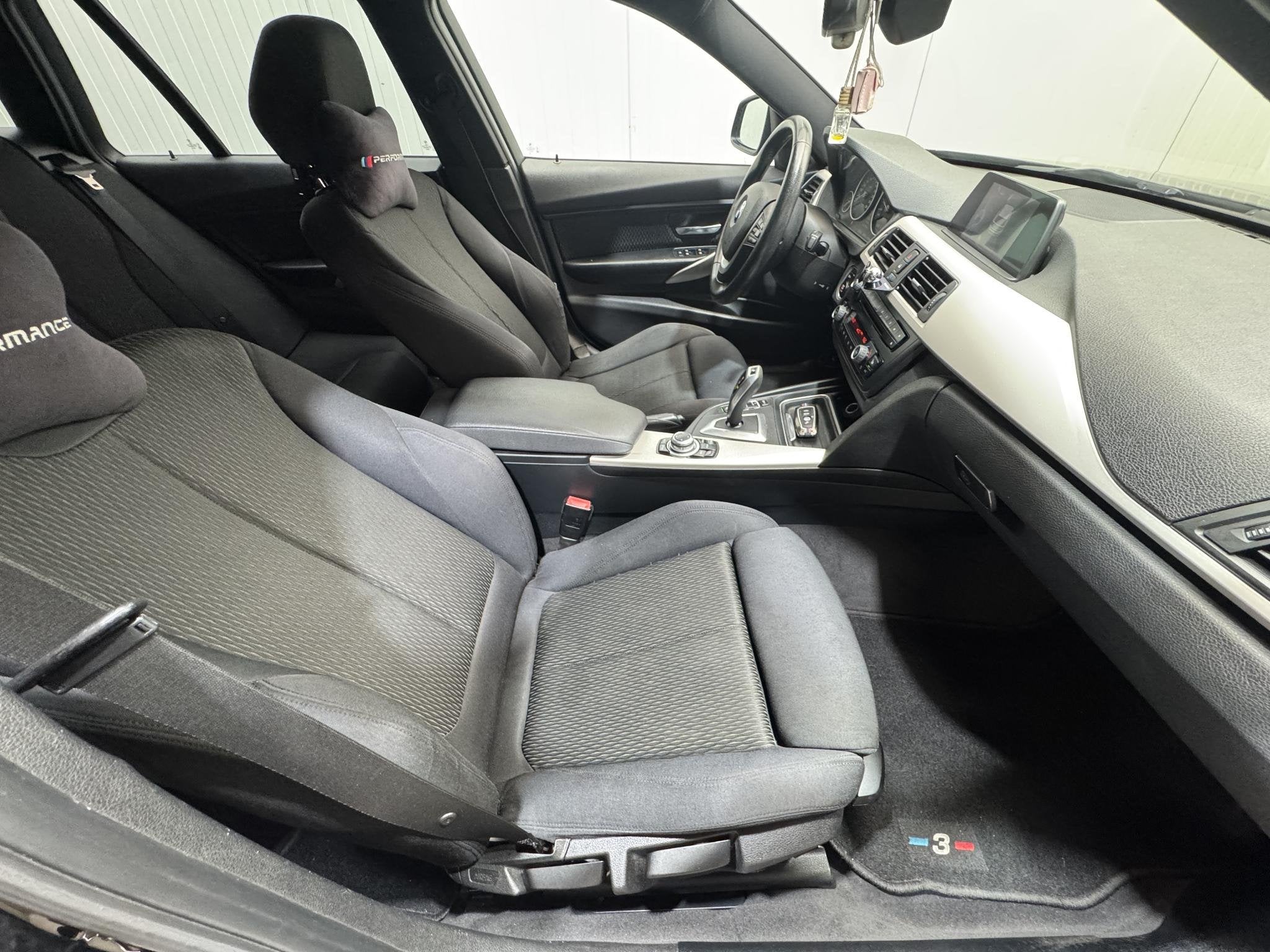 Foto 12 van BMW 3-serie Touring 320d EfficientDynamics Edition High Exec