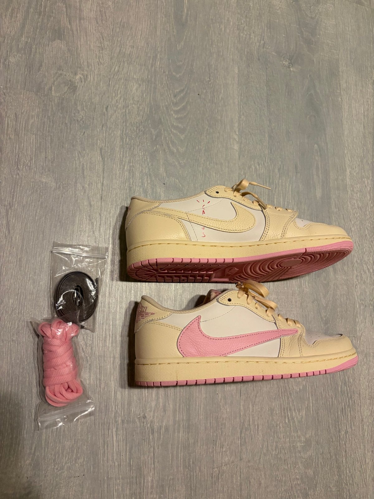 Nike Air Jordan 1 Low Shy Pink Maat 42, Ophalen of Verzenden, Zo goed als nieuw, Roze, Sneakers of Gympen