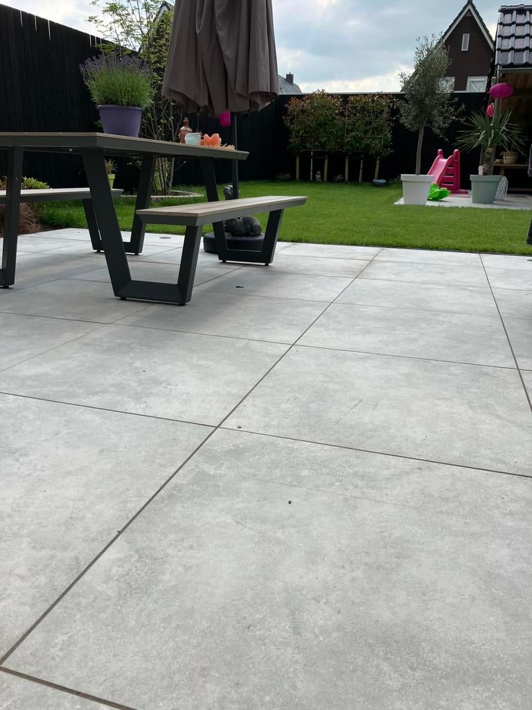Limestone ash 80x80x2 keramische tegel 9 stuks, Ophalen, Zo goed als nieuw, Keramiek, Terrastegels