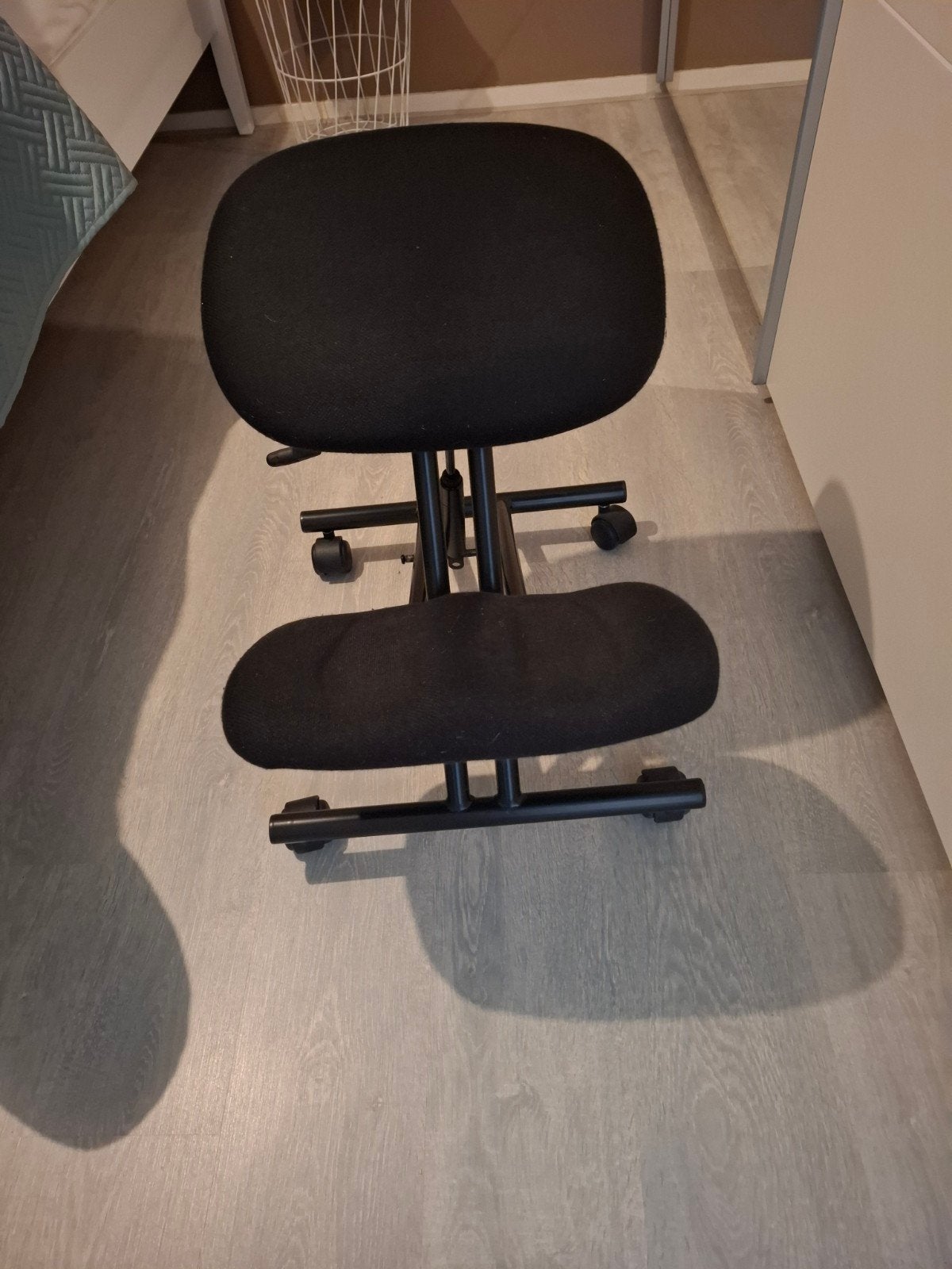 Kniestoel merk realspace, Ophalen of Verzenden, Zo goed als nieuw, Zwart