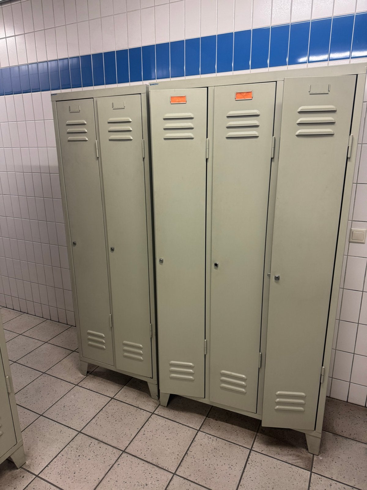 Metalen lockers - 19 losse kluisjes, sleutels ontbreken, Ophalen, Gebruikt