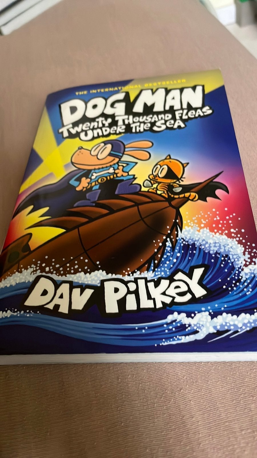 Dog man deel 11 engels, Ophalen of Verzenden, Zo goed als nieuw, Cartoons