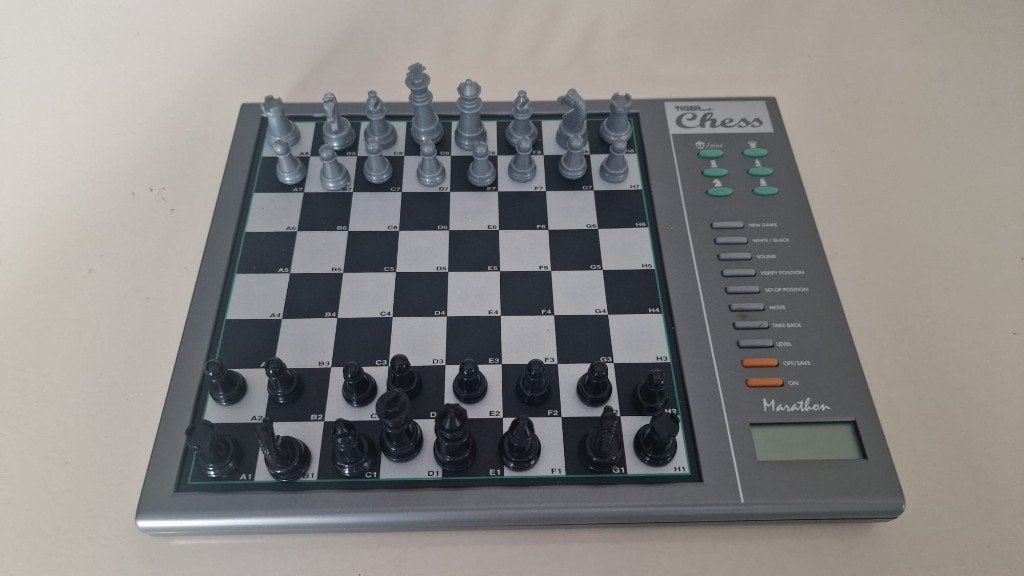 Tiger Chess schaakcomputer, Ophalen of Verzenden, 500 t/m 1500 stukjes, Zo goed als nieuw, Schaken