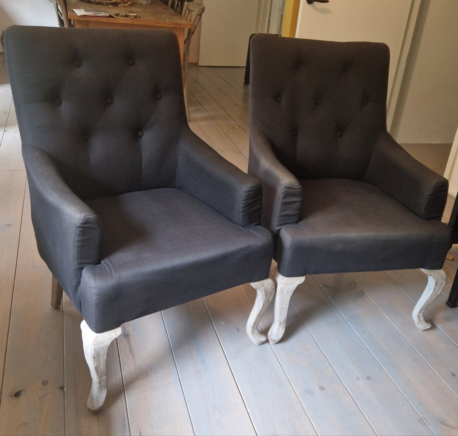 Twee comfortabele fauteuils met sierlijke poten, Ophalen, Hout, Gebruikt, Twee