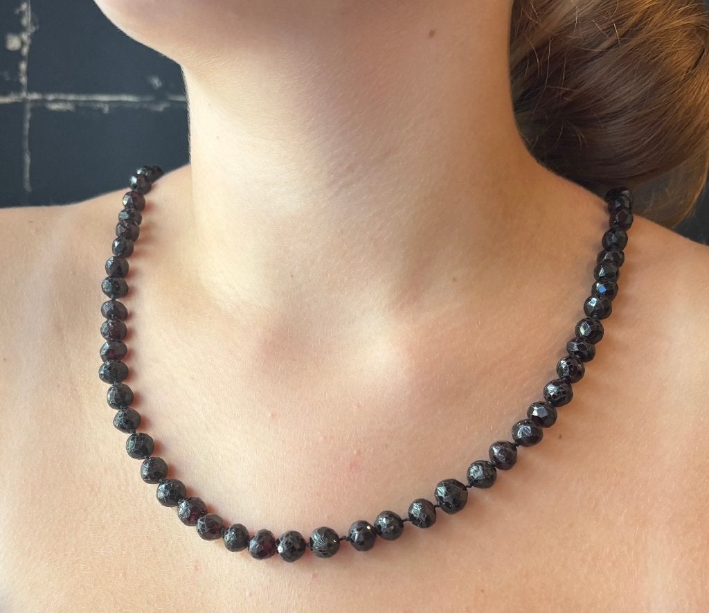 Aanbieding Granaat ketting antiek robuust 14k slot goud dame