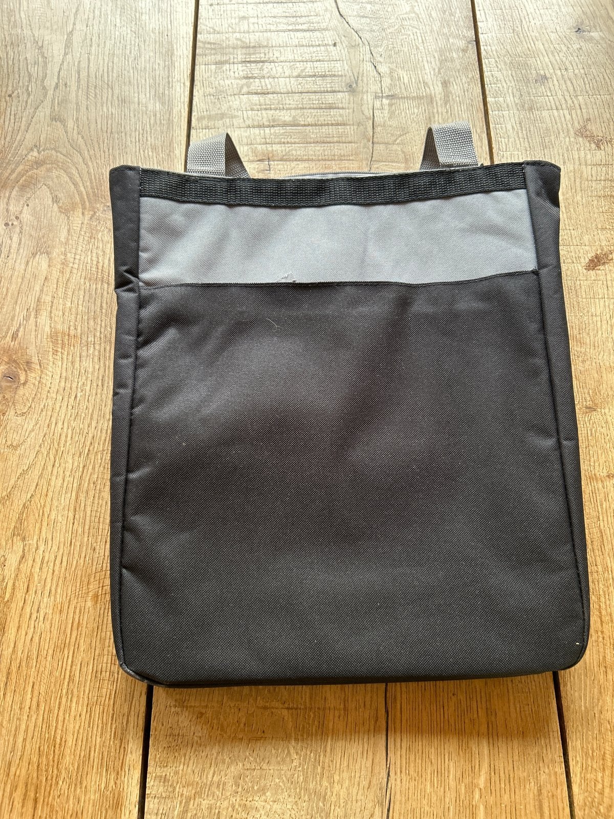 Fietstas koeltas - 18L - Zwart/Grijs - Nieuw, Fietsen en Brommers, Fietsaccessoires | Fietstassen, Ophalen, Nieuw