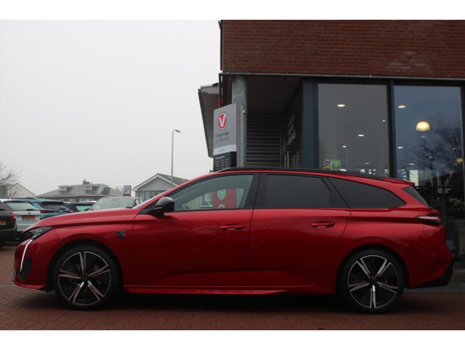 Peugeot 308 SW 1.2 Puretech Aut. *GT* | Carplay | Schuifdak, Automaat, Gebruikt, 1199 cc, Leder en Stof