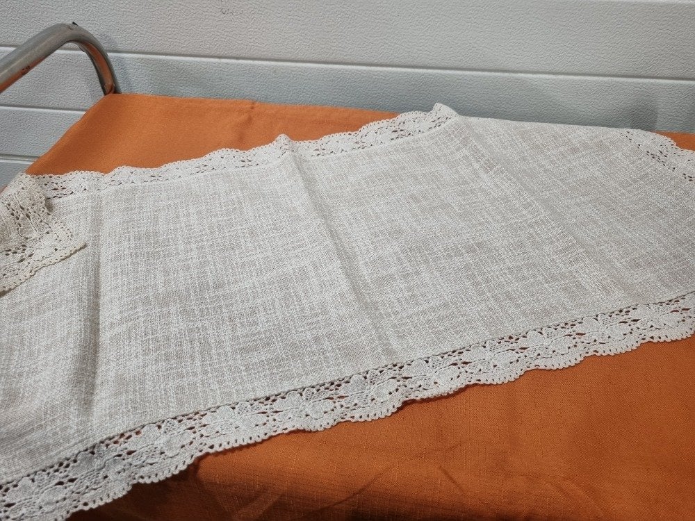 tafelloper creme met kant vintage, Ophalen of Verzenden, 'T Olde Gre-j, Info@toldegrej.nl, Endepoelstraat 20f Didam