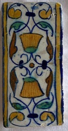antieke tegel, randtegel, afwijkend formaat. bodemvondst, Antiek en Kunst, Ophalen of Verzenden