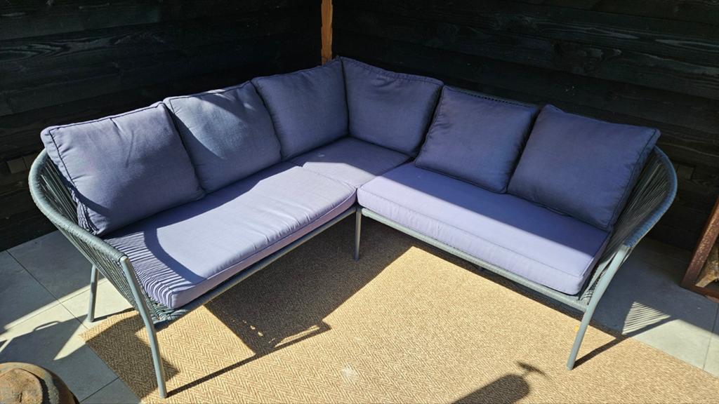 Comfortabele lounge hoekbank met kussens, Ophalen, 4 zitplaatsen, Gebruikt, Loungeset