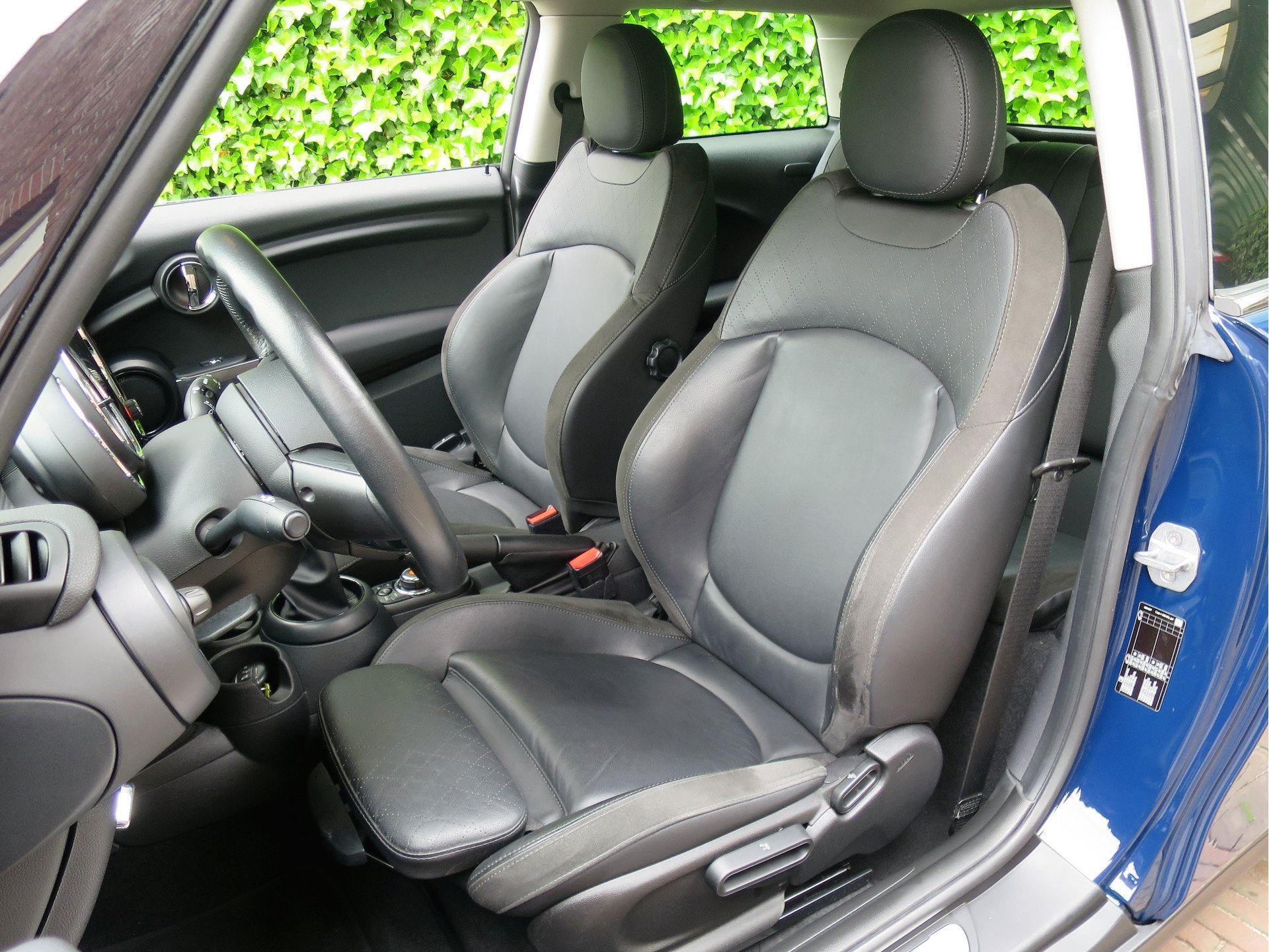 MINI Cooper 1.5 Pepper F56 LCI met Navi, Apple CarPlay, Leer, 12 maanden, 136 pk, Gebruikt, 49 €/maand