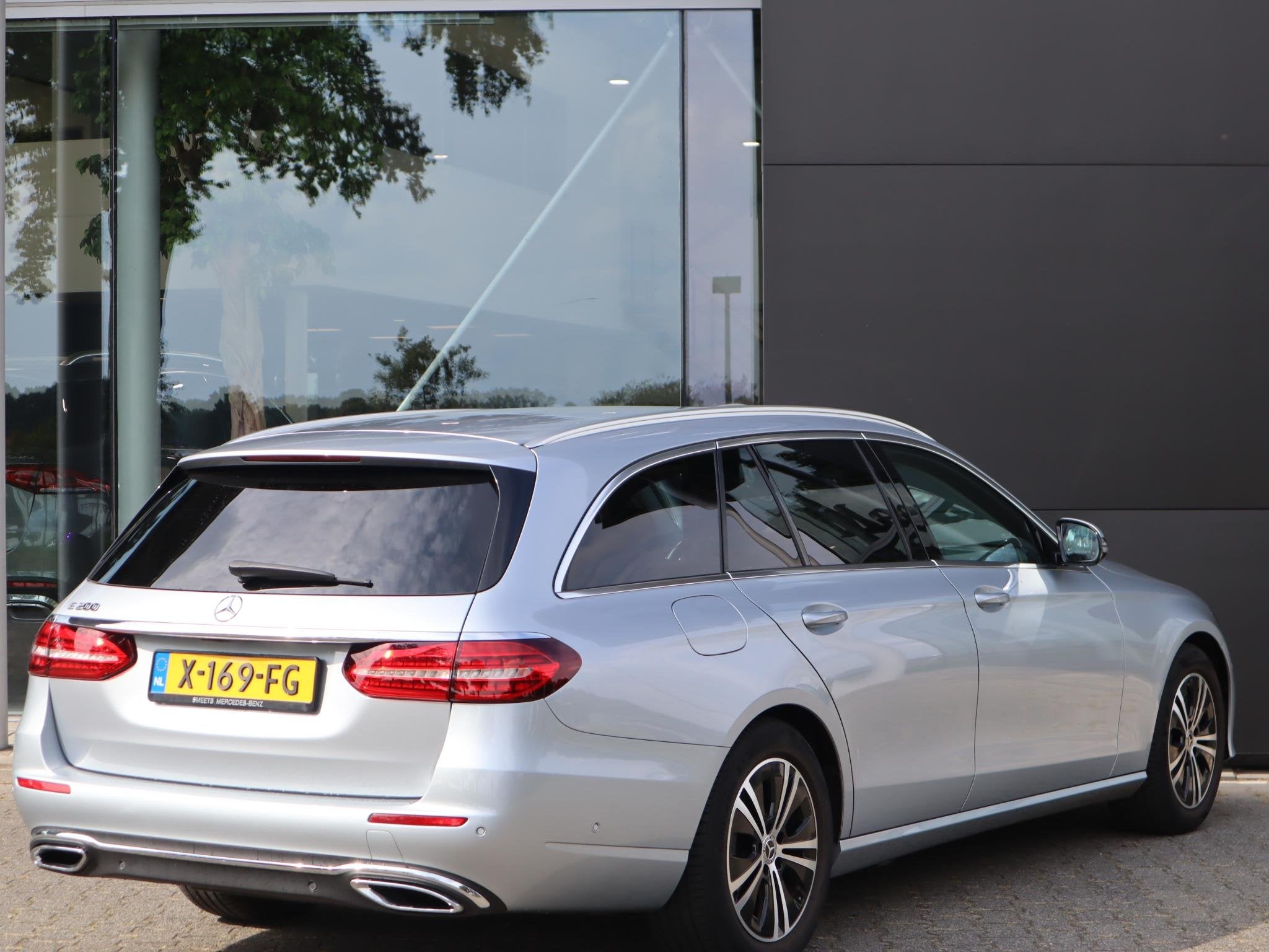 Mercedes-Benz E-klasse Estate 200 Business Solution l Trekha, Auto's, Gebruikt, 4 cilinders, 1695 kg, 102 €/maand