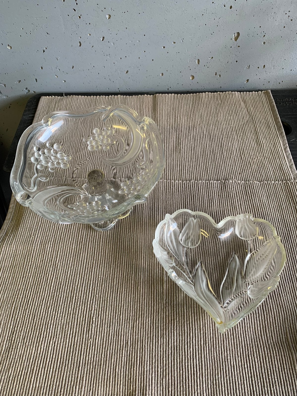 2 glazen serveerschaaltjes, Ophalen