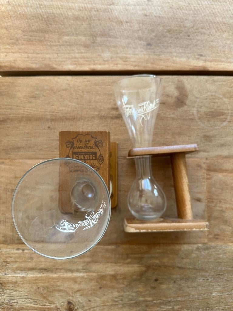 Pauwel Kwak bierglazen (2x) met houten standaard, Ophalen of Verzenden, Gebruikt, Glas of Glazen, Overige merken