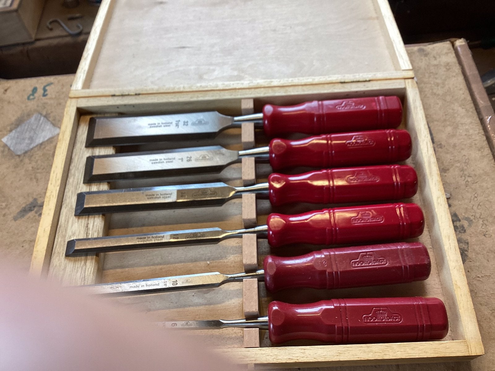 Nooitgedagt beitels met kistje, Antiek en Kunst, Antiek | Gereedschap en Instrumenten, Ophalen of Verzenden