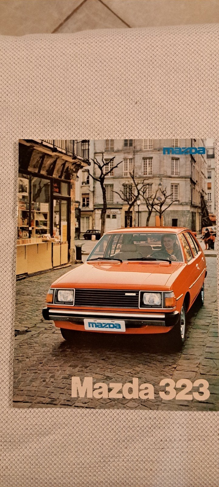 mazda 323 brochure 1979, Boeken, Ophalen of Verzenden, Zo goed als nieuw, Mazda