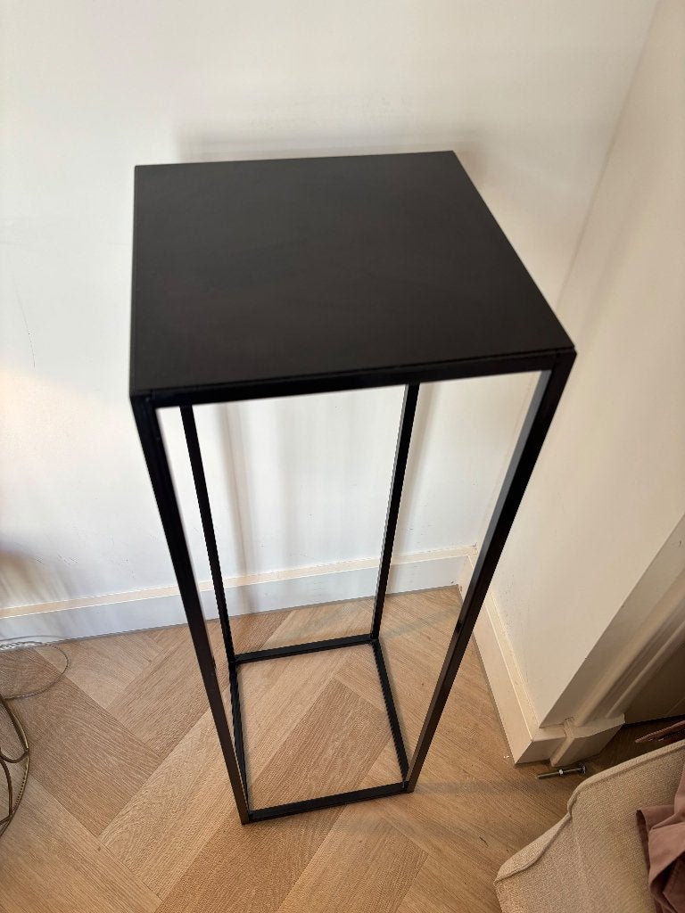 Black Metal Pedestal/ Side Table/ Column, Huis en Inrichting, Minder dan 55 cm, Metaal of Aluminium, Rond, Ophalen of Verzenden