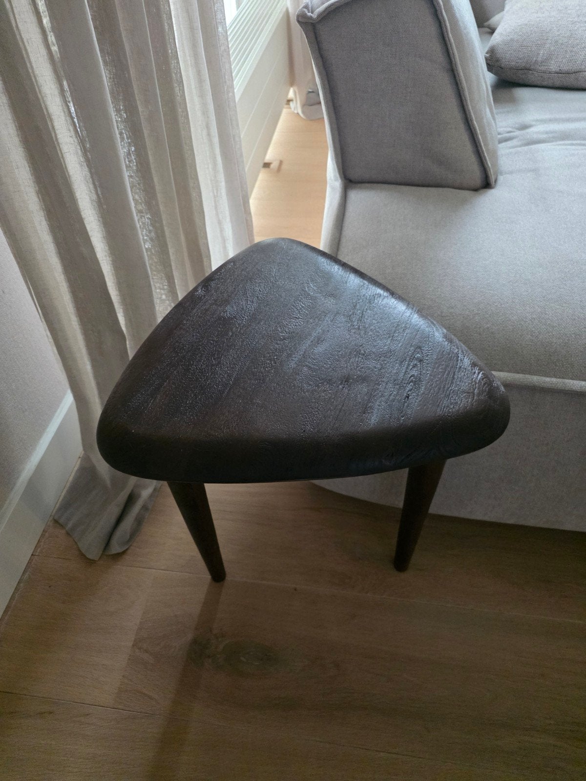 Walnoot Houten Bijzettafel (organisch kei driehoek japandi), Ophalen, Nieuw, Rond, Minder dan 55 cm