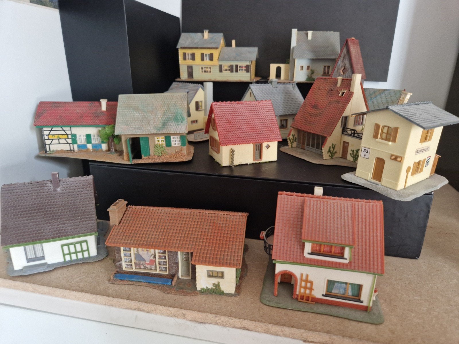 Partij modelbouw huisjes - diverse schalen, Hobby en Vrije tijd, Overige merken, Gebruikt, Gelijkstroom of Wisselstroom, Brug, Tunnel of Gebouw