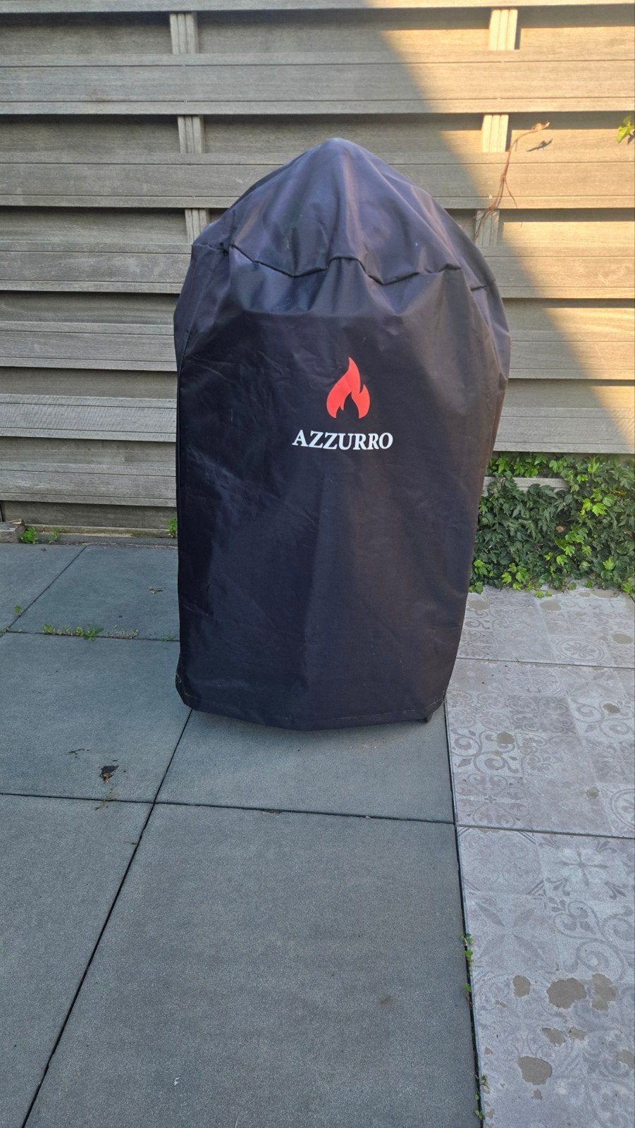 Kamado BBQ met zijtafels en hoes - Zo goed als nieuw