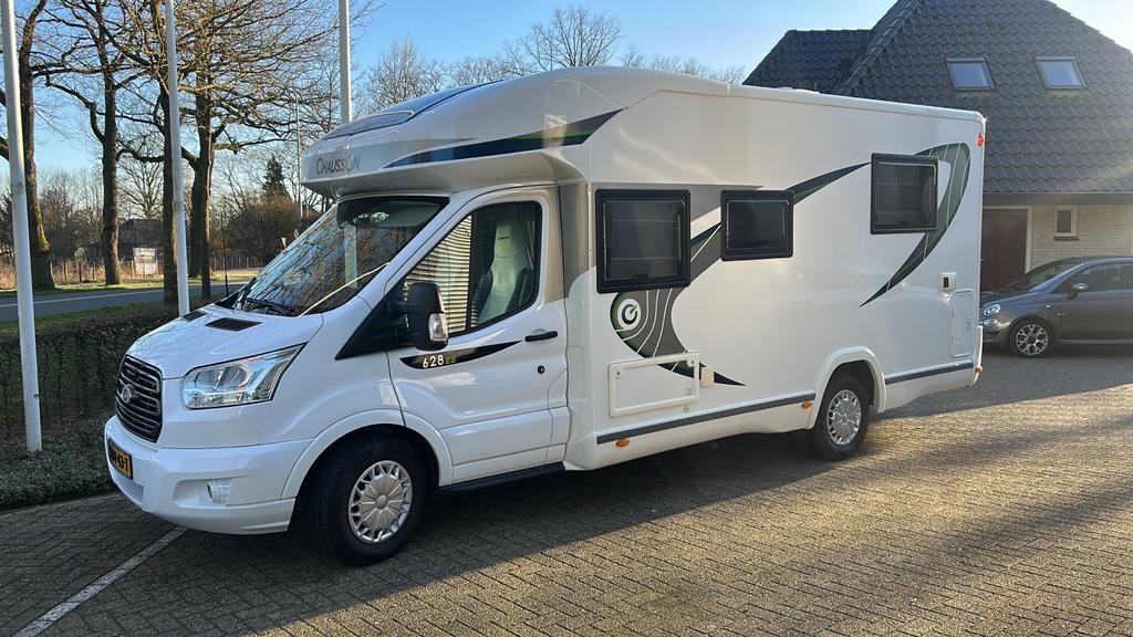 Zeer nette Chausson 628EB Half-integraal camper, Ford, Buitenlamp, 6 tot 7 meter, L-zit