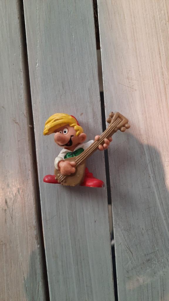 Pirrewiet Smurfen Figuur met Gitaar, Verzamelen, Smurfen, Ophalen of Verzenden, Zo goed als nieuw, Overige Smurfen, Poppetje, Figuurtje of Knuffel