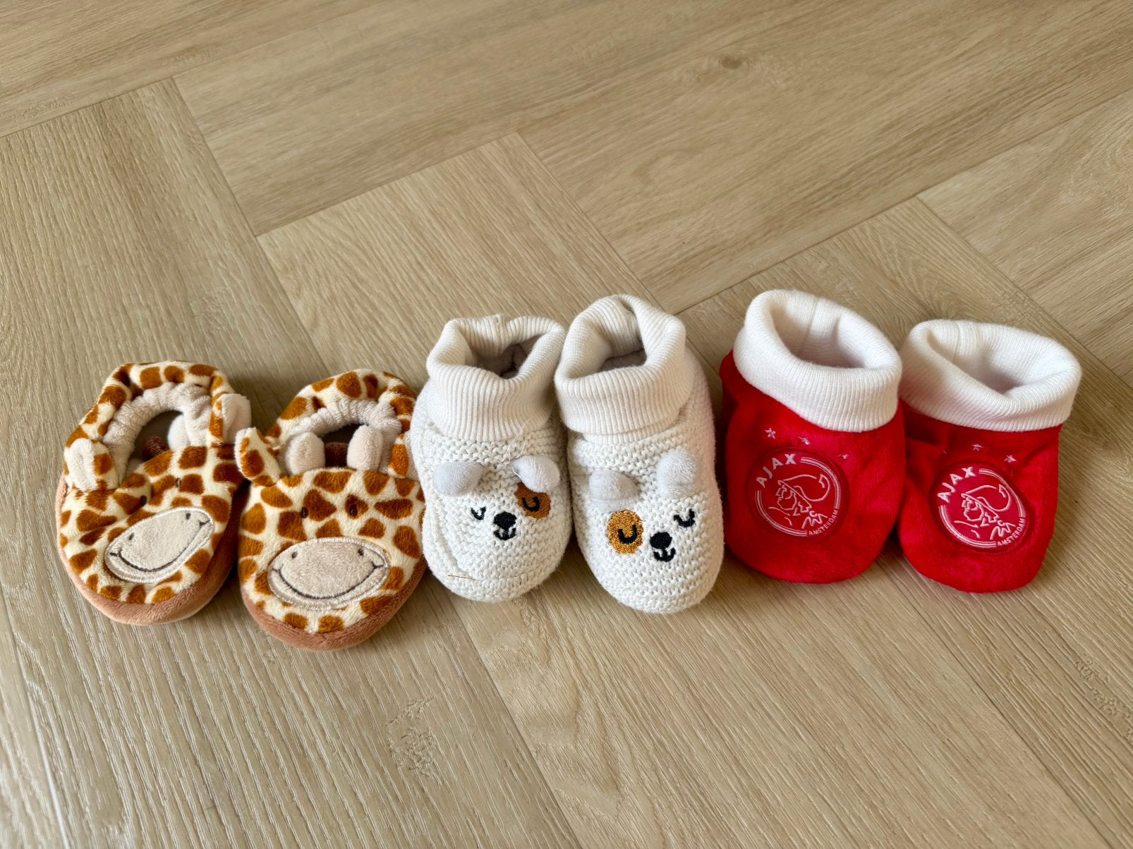 Babyslofjes | Dierentuin Giraffe + HEMA + Ajax, Kinderen en Baby's, Babykleding | Schoentjes en Sokjes, Ophalen of Verzenden, Zo goed als nieuw