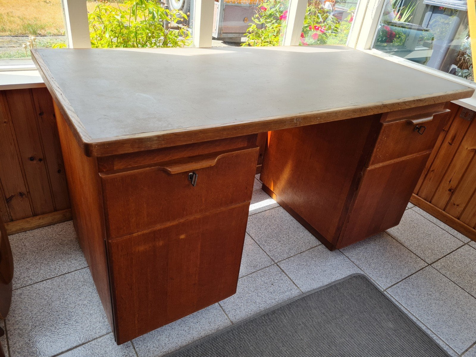 Vintage houten bureau met opbergruimte - J.V.A. Houts, Ophalen, Gebruikt, Hout, Overige merken