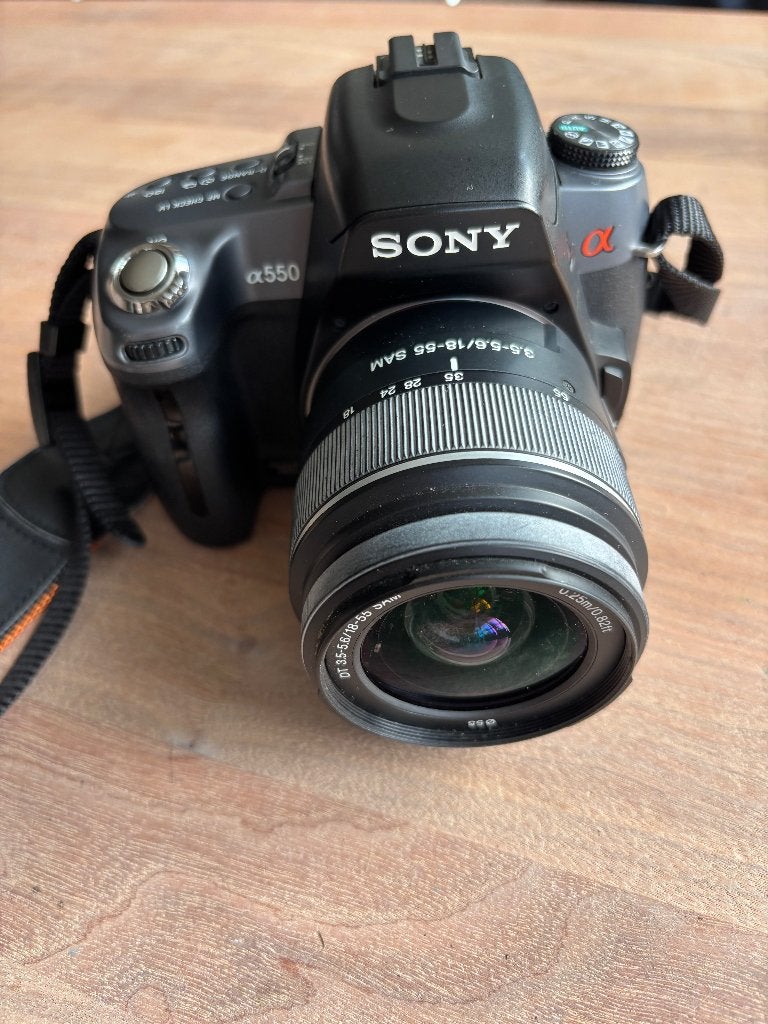 foto camera van Sony a550 met 3 lenzen digitaal, Gebruikt, Spiegelreflex, Bodydop, Ophalen of Verzenden