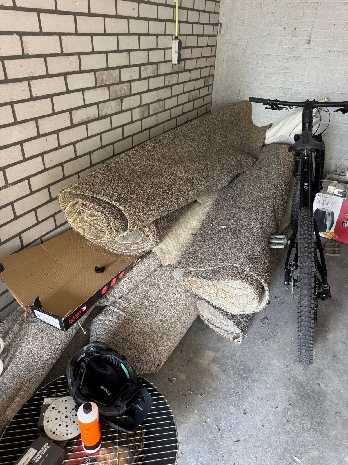 20m2! Tapijtrollen bruin - ideaal voor trap/zolderkamer, Ophalen, Gebruikt, Bruin, Tapijt