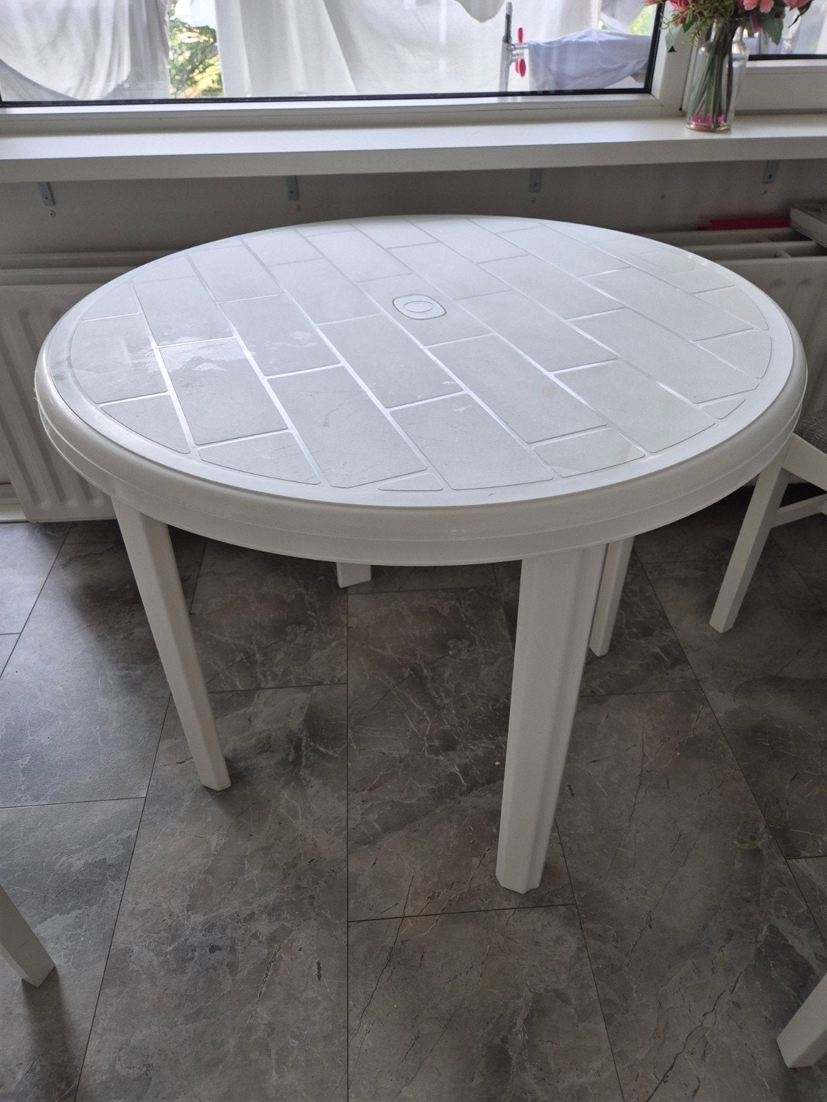 Witte ronde tuintafel van kunststof, Tuin en Terras, Ophalen of Verzenden