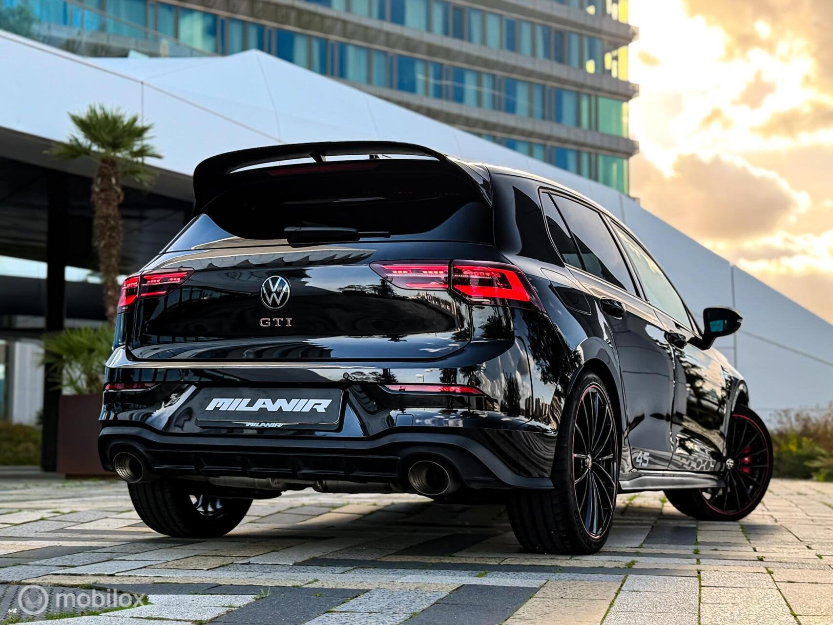 Volkswagen Golf 2.0 TSI GTI 45 Jahre |Pano|Leder|H&K|HUD|VOL, Auto's, Gebruikt, 4 cilinders, 1984 cc, Zwart