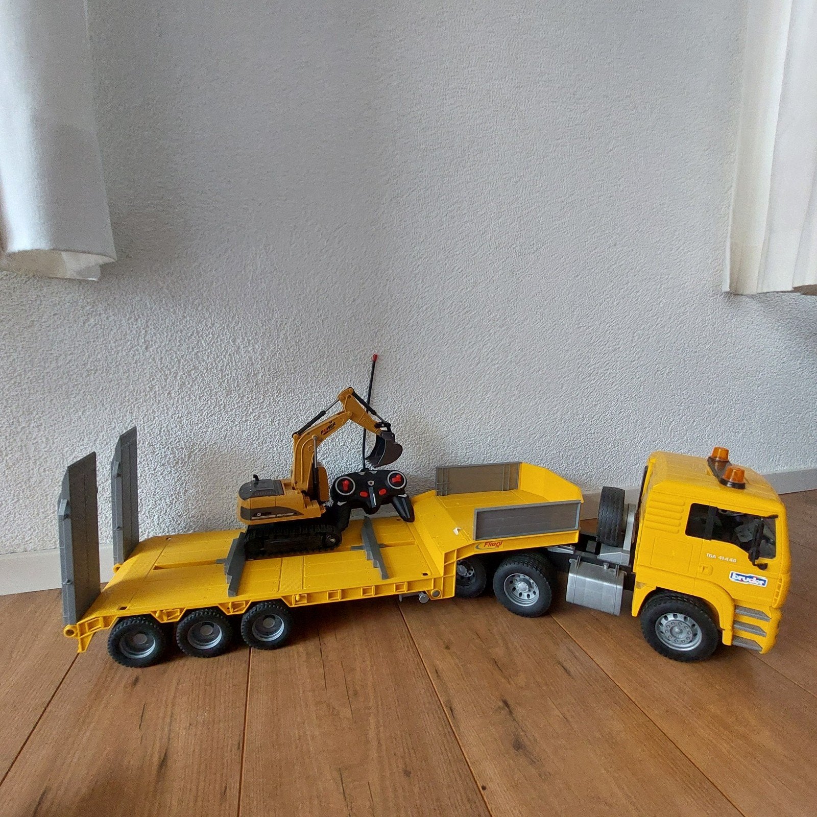 Bruder vrachtwagen + elektrische kraan, Ophalen of Verzenden