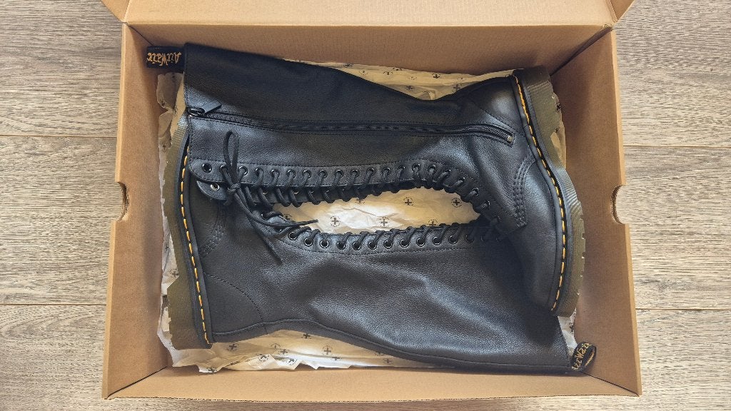 Nieuw in doos Dr Martens 1B60 Virginia veter laarzen rits 38, Kleding | Dames, Schoenen, Hoge laarzen, Zwart, Nieuw, Ophalen of Verzenden