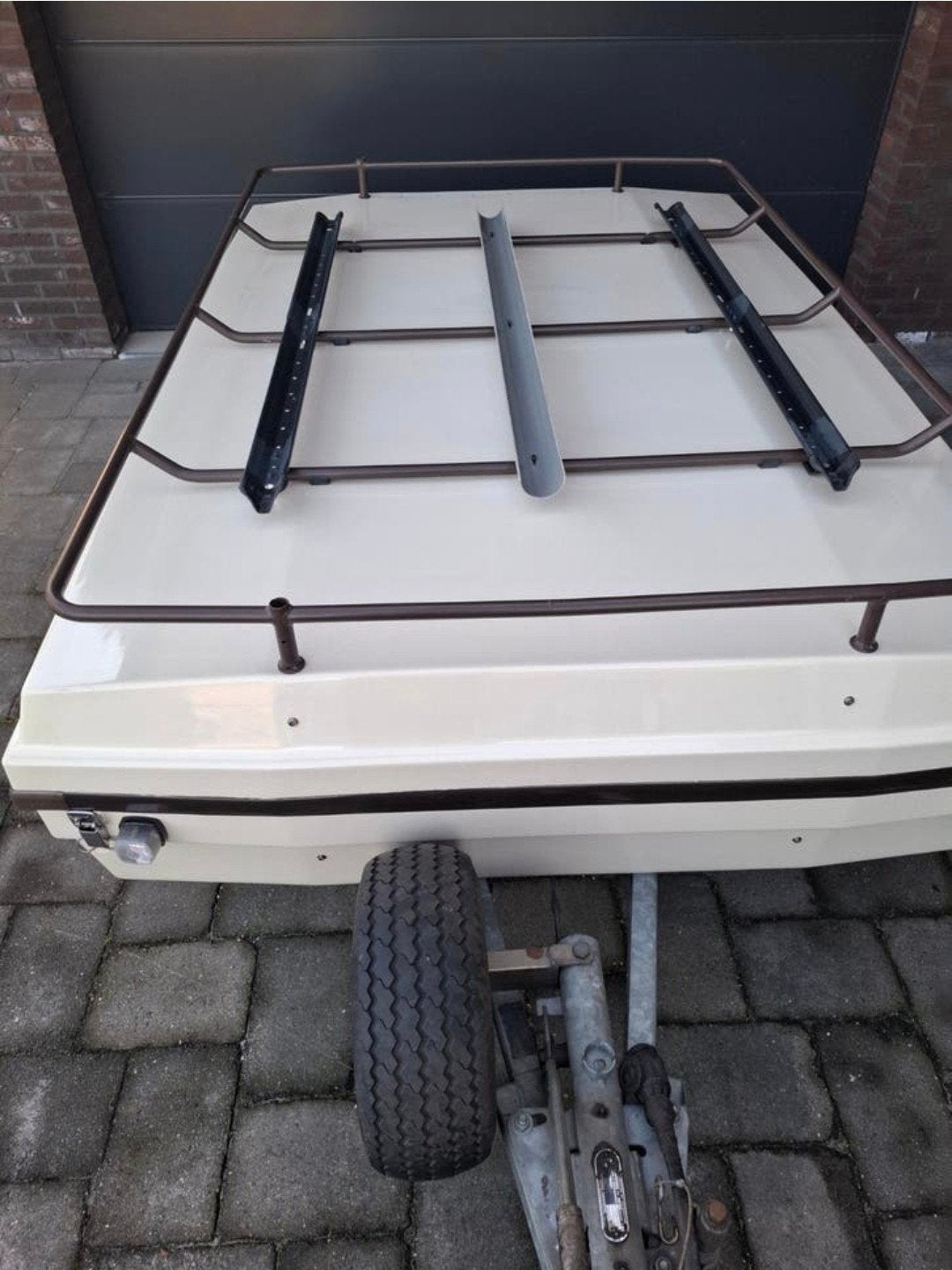 Aanhanger camplet leeg, Ophalen