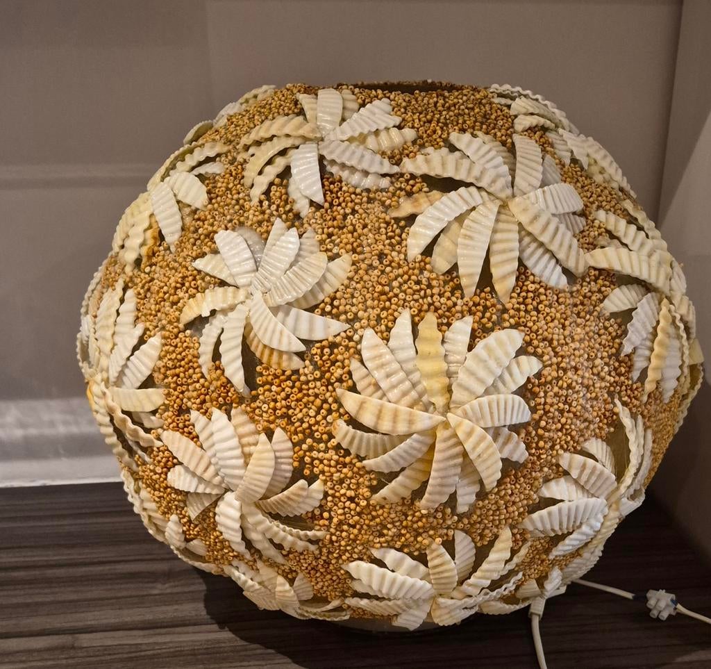 Mooie bollamp met schelpen en kraaltjes, Huis en Inrichting, Ophalen, Overige materialen, Zo goed als nieuw, Minder dan 50 cm