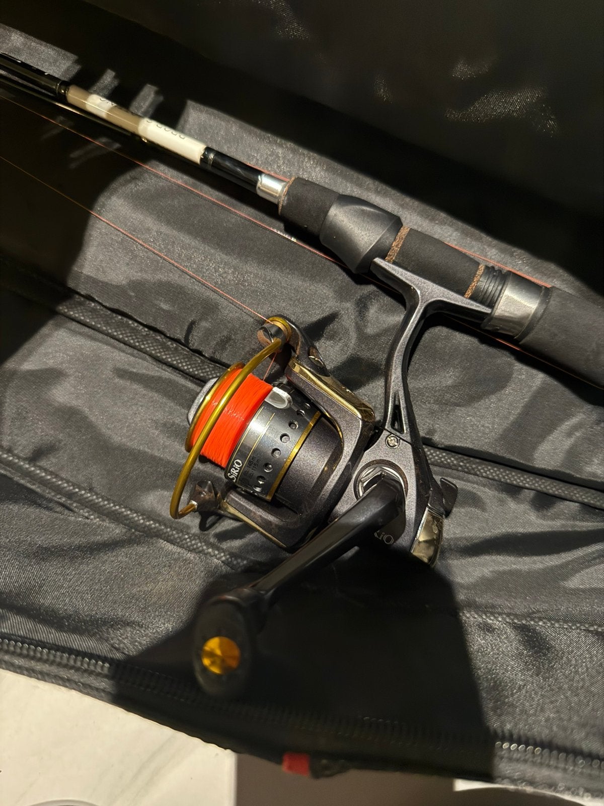 Vishengel met tas, Watersport en Boten, Hengelsport | Roofvissen, Ophalen, Zo goed als nieuw, Werphengel