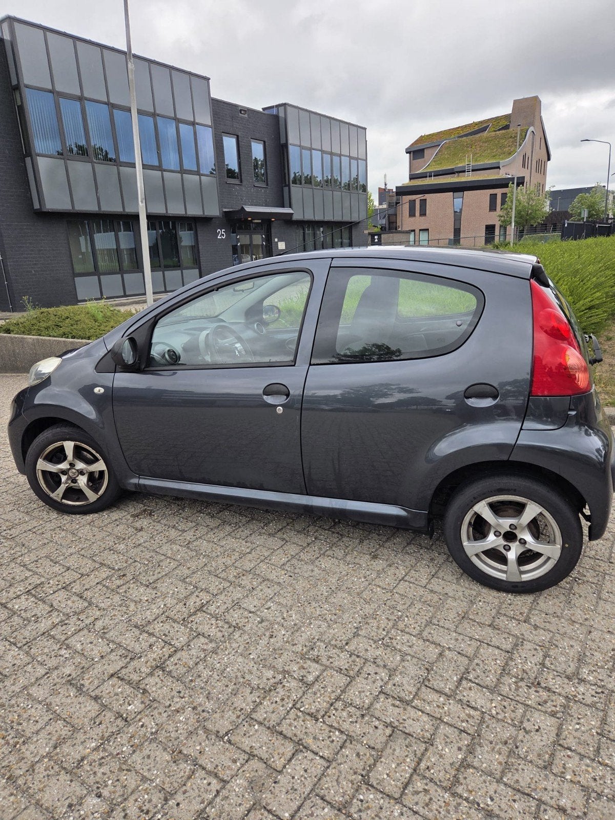 Peugeot 107 1.0 12V 5DR 2010 Grijs, Voorwielaandrijving, 4 stoelen, 68 pk, Origineel Nederlands