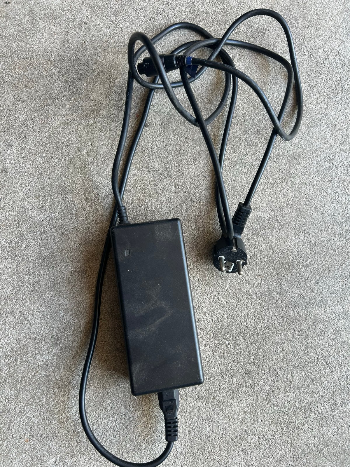 Sparta fietslader - Accell Group V.R.C. Li-ion batterijlader, Fietsen en Brommers, Fietsaccessoires | Fietsaccu's, Ophalen of Verzenden