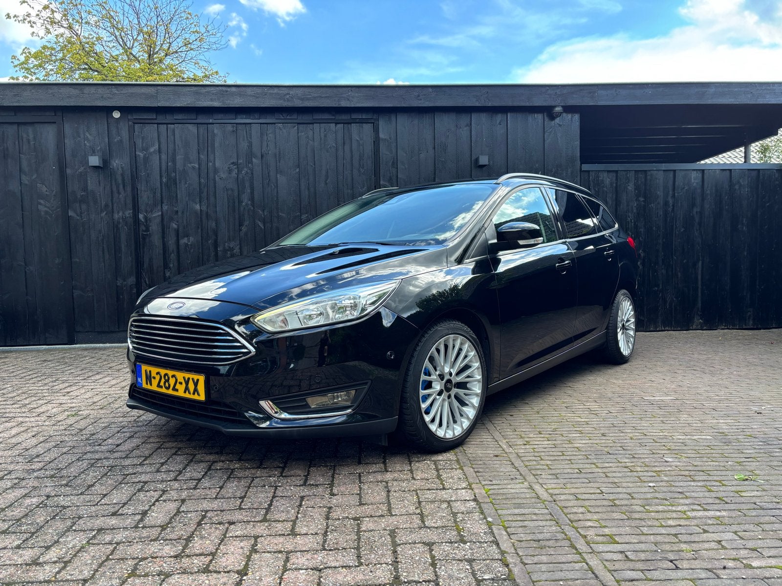 Ford Focus 1.0 Wagon AUTOMAAT 2018 Zwart, Zwart, Zwart, 1245 kg, Particulier