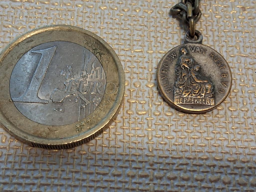 Medaillon Onze-Lieve-Vrouw van Rust Heppeneert, Ophalen of Verzenden