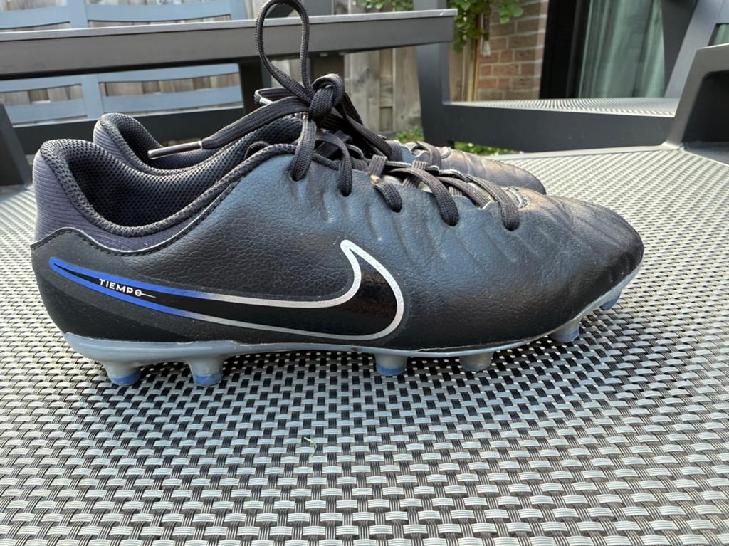 Nike Tiempo voetbalschoenen maat 36,5, regenjack en sokken!, Sport en Fitness, Voetbal, Maat XS of kleiner, Ophalen of Verzenden