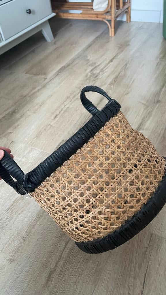 H&M Home rotan mandje met zwarte details, Mand, Rond, Ophalen of Verzenden, Zo goed als nieuw