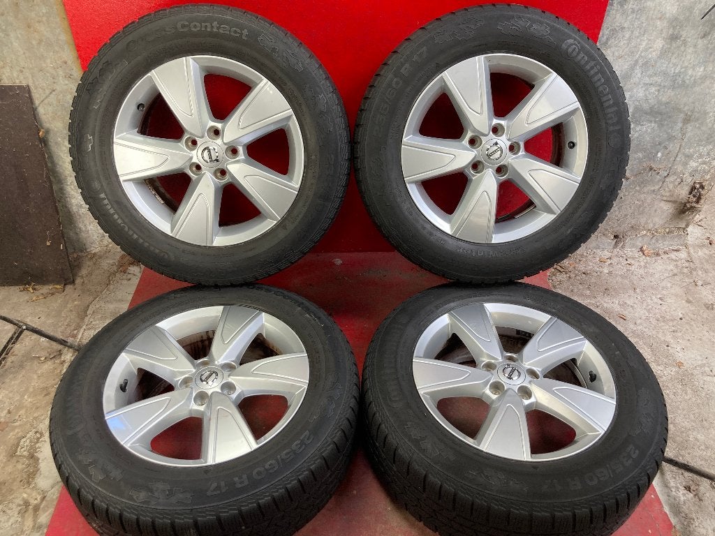 Winterbanden Volvo XC40 235/60R17 Continental, Gebruikt, ., Banden en Velgen, 17 inch