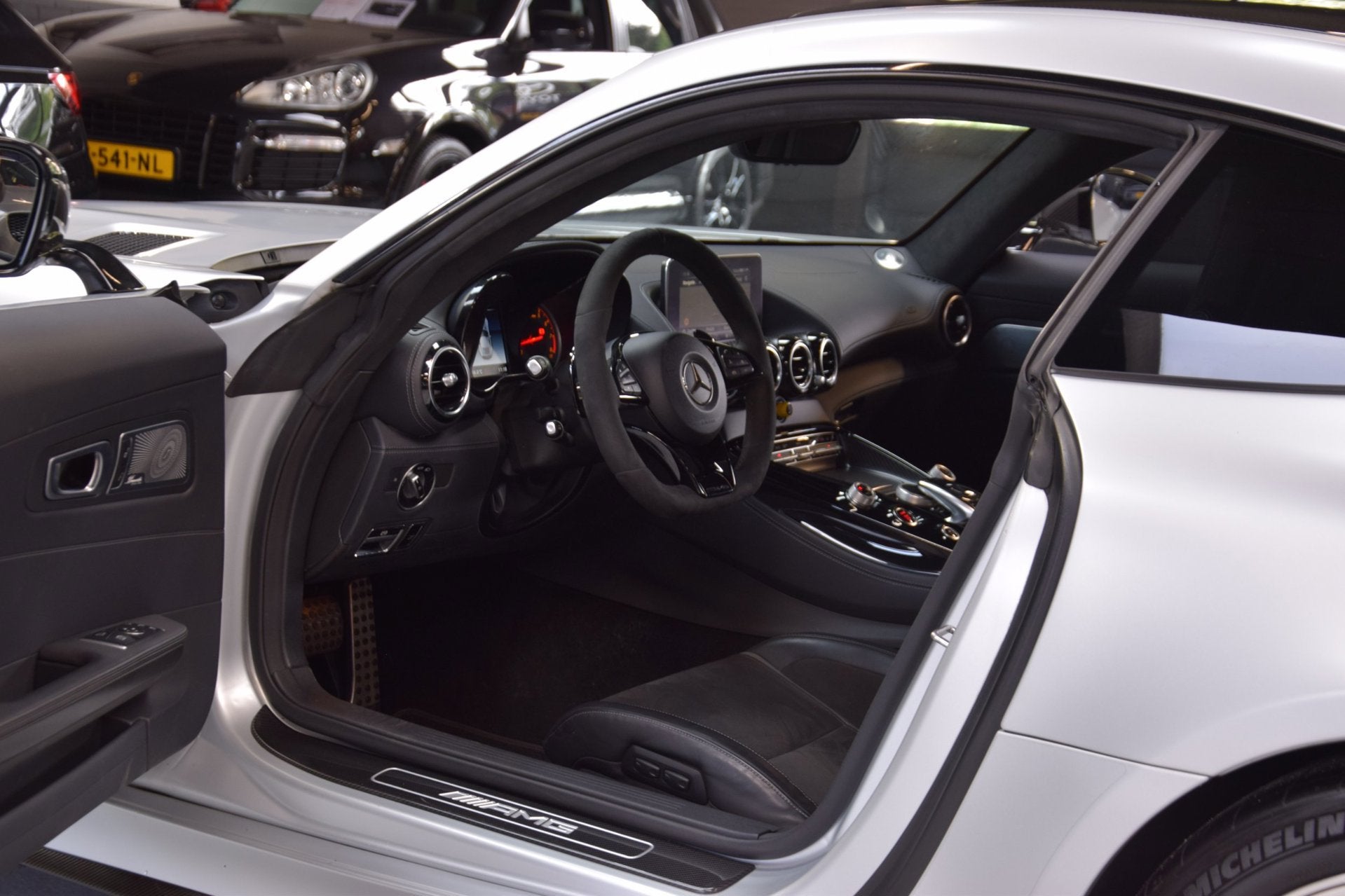 Mercedes-Benz AMG GT 4.0 R V8 Keramisch|Navi|Leder|585pk!|De, Automaat, Dealer onderhouden, Achterwielaandrijving, Gebruikt